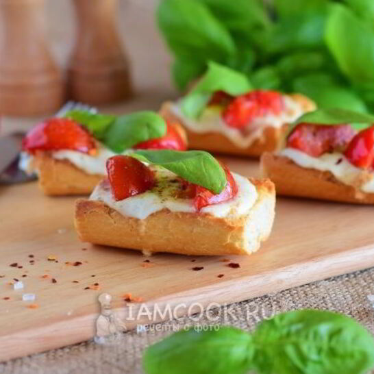 Рецепт брускетты с помидорами черри и моцареллой