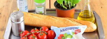 брускетта с помидорами черри и моцареллой. Шаг 4