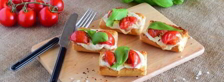 брускетта с помидорами черри и моцареллой. Шаг 11