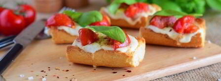 брускетта с помидорами черри и моцареллой. Шаг 12