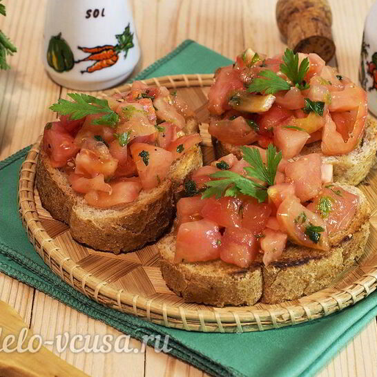 Рецепт брускетты с помидорами и чесноком