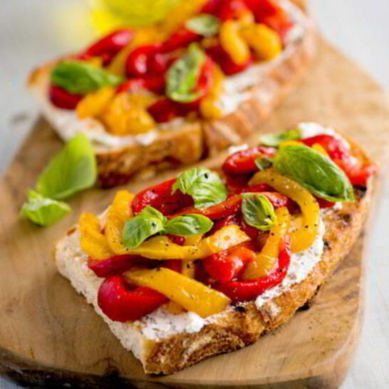 Рецепт брускетты с помидорами и сладким перцем