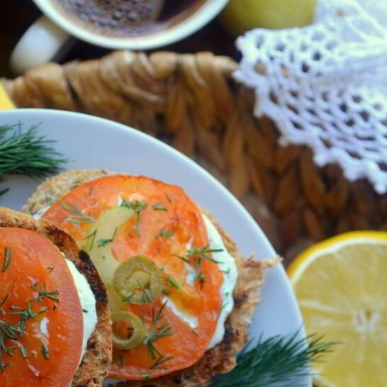 Рецепт брускетты с сельдереем и томлеными помидорами