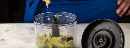 брускетты с печенью трески и муссом из авокадо. Шаг 4