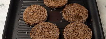 брускетты с печенью трески и муссом из авокадо. Шаг 7