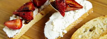 брускетты с рикоттой и клубникой. Шаг 8