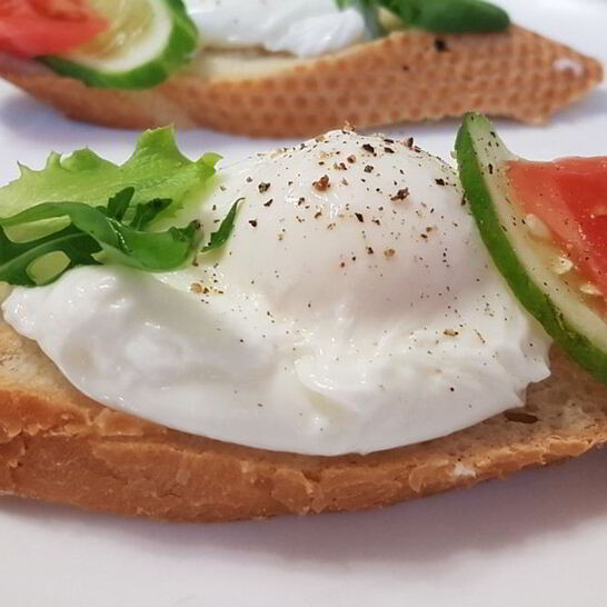 Рецепт брускетт с яйцом пашот