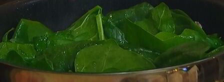 горячий бутерброд с моцареллой, шпинатом и соусом песто. Шаг 6