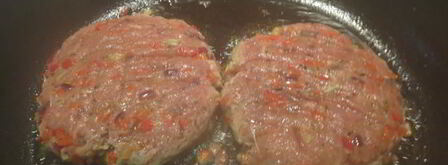 бургер по-кадженски с соусом из хрена и сметаны. Шаг 5