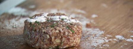 бургер с говядиной и чатни из красной смородины. Шаг 5