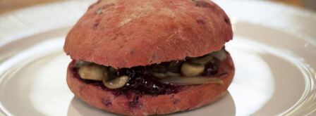 бургер с говядиной и чатни из красной смородины. Шаг 9