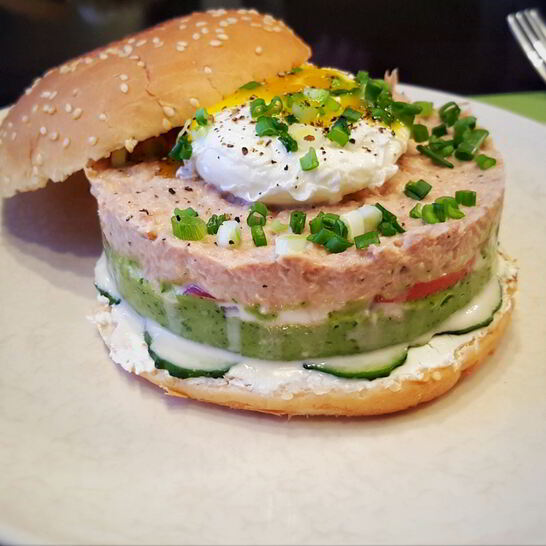 Рецепт бургера с тунцом и гуакамоле