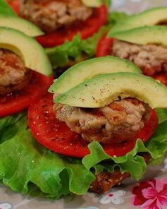 Бургеры с котлетками из тунца и авокадо