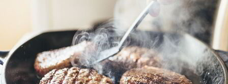 домашние бургеры с котлетой. Шаг 8