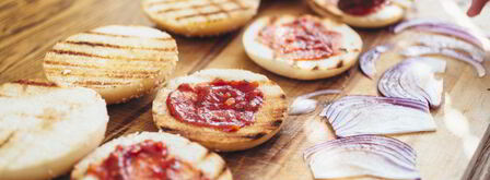 домашние бургеры с котлетой. Шаг 10