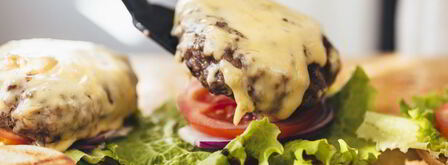 домашние бургеры с котлетой. Шаг 11