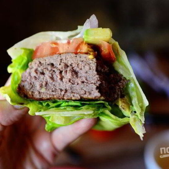 Рецепт гамбургера на салатных листьях