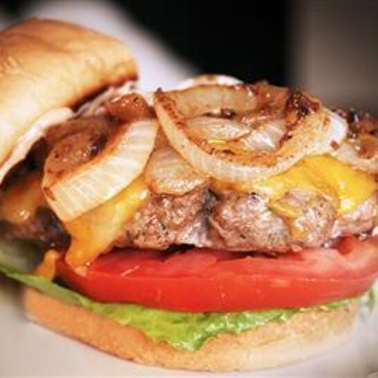 Рецепт гамбургера с жареным луком