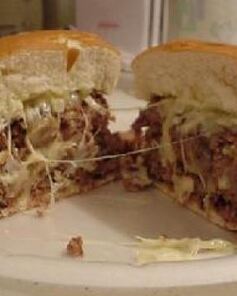 Гигантский швейцарский бургер с грибами