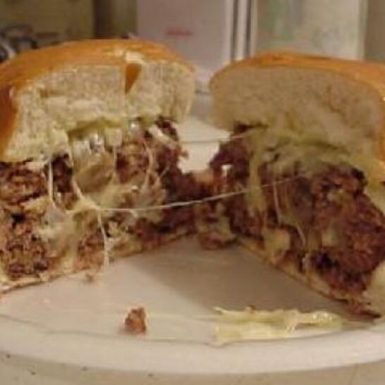 Рецепт гигантского швейцарского бургера с грибами