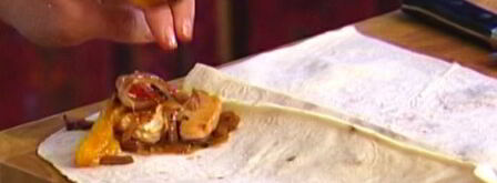 буррито с индейкой, помидорами и сыром. Шаг 12