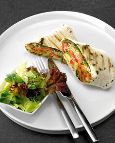 Буррито с жареными овощами и песто