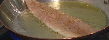 бутерброд с белой рыбой и соусом из йогурта и каперсов. Шаг 4