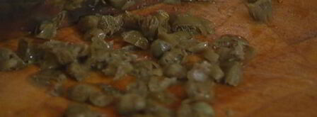 бутерброд с белой рыбой и соусом из йогурта и каперсов. Шаг 7