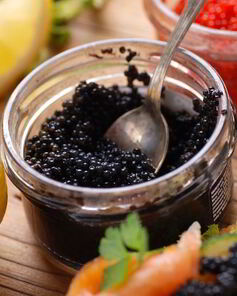 Бутерброд с черной икрой