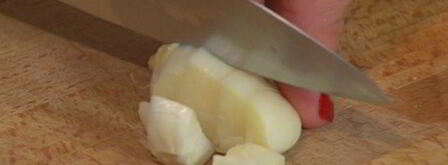 бутерброд с тунцом, запеченным перцем и хумусом. Шаг 4