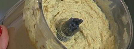 бутерброд с тунцом, запеченным перцем и хумусом. Шаг 6