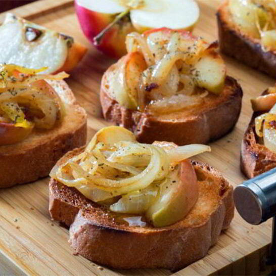 Рецепт бутерброда с яблочно-луковой начинкой