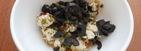 бутерброды с фетой и сыровяленой колбасой. Шаг 3