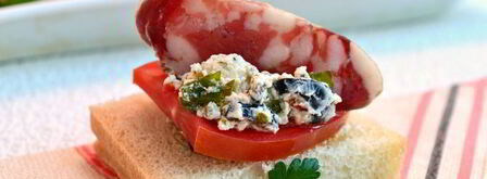 бутерброды с фетой и сыровяленой колбасой. Шаг 6