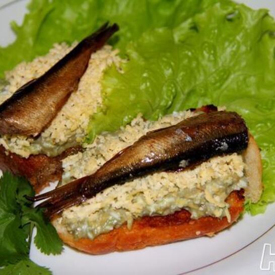Рецепт бутербродов со шпротами и авокадо