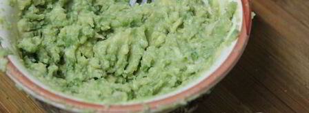 бутерброды со шпротами и авокадо. Шаг 3