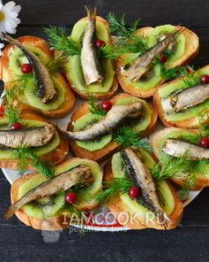 Бутерброды со шпротами и киви