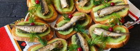 бутерброды со шпротами и киви. Шаг 10