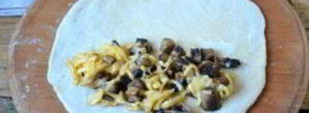 чебуреки с грибами и сыром. Шаг 8