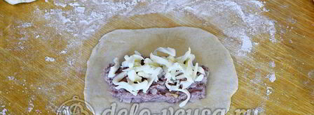 чебуреки с мясом и сыром. Шаг 12