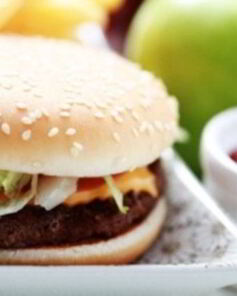 Чизбургер домашний со свининой, авокадо и кинзой