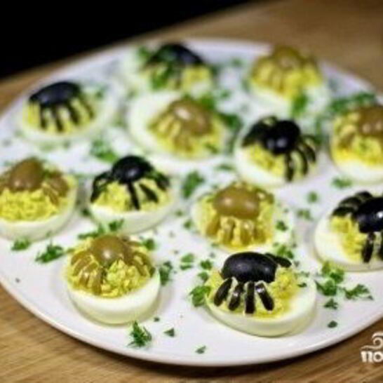 Рецепт фаршированных яиц-пауков на хэллоуин