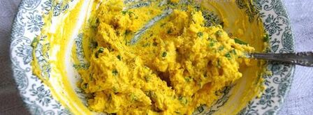 фаршированные яйца под майонезом. Шаг 4