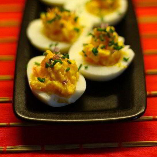 Рецепт фаршированных яиц с горчицей и зеленым луком