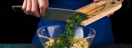 фаршированные яйца с крабовыми палочками. Шаг 7