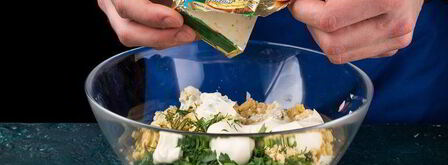 фаршированные яйца с крабовыми палочками. Шаг 8