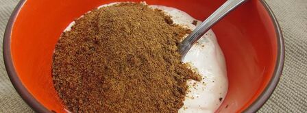 фаршированные яйца с рулетиками из малосольной кильки. Шаг 7