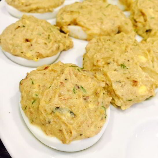 Рецепт фаршированных яиц с рыбными консервами