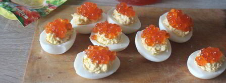 фаршированные яйца с сыром и красной икрой. Шаг 8