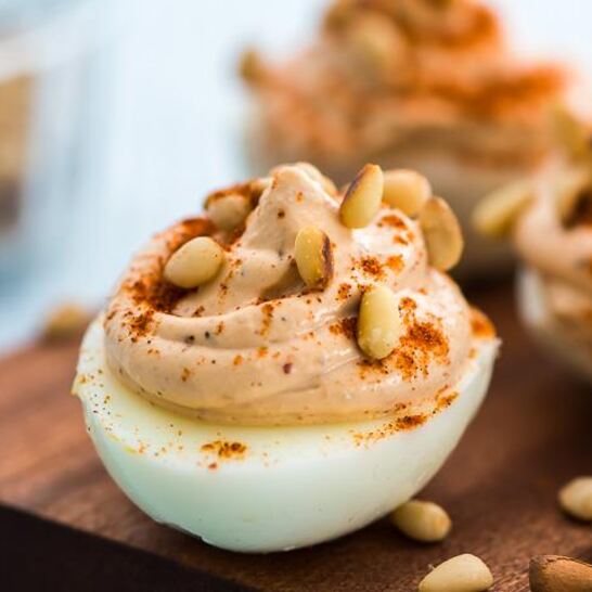 Рецепт яиц, фаршированных хумусом